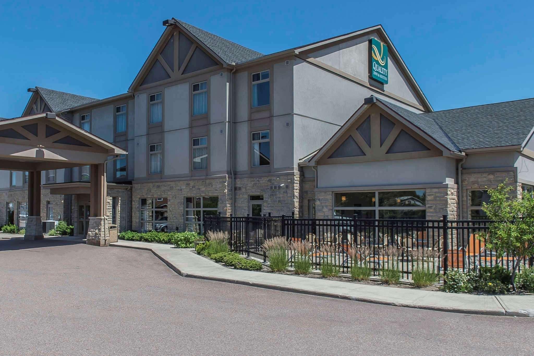 Quality Inn & Suites Petawawa Exterior foto