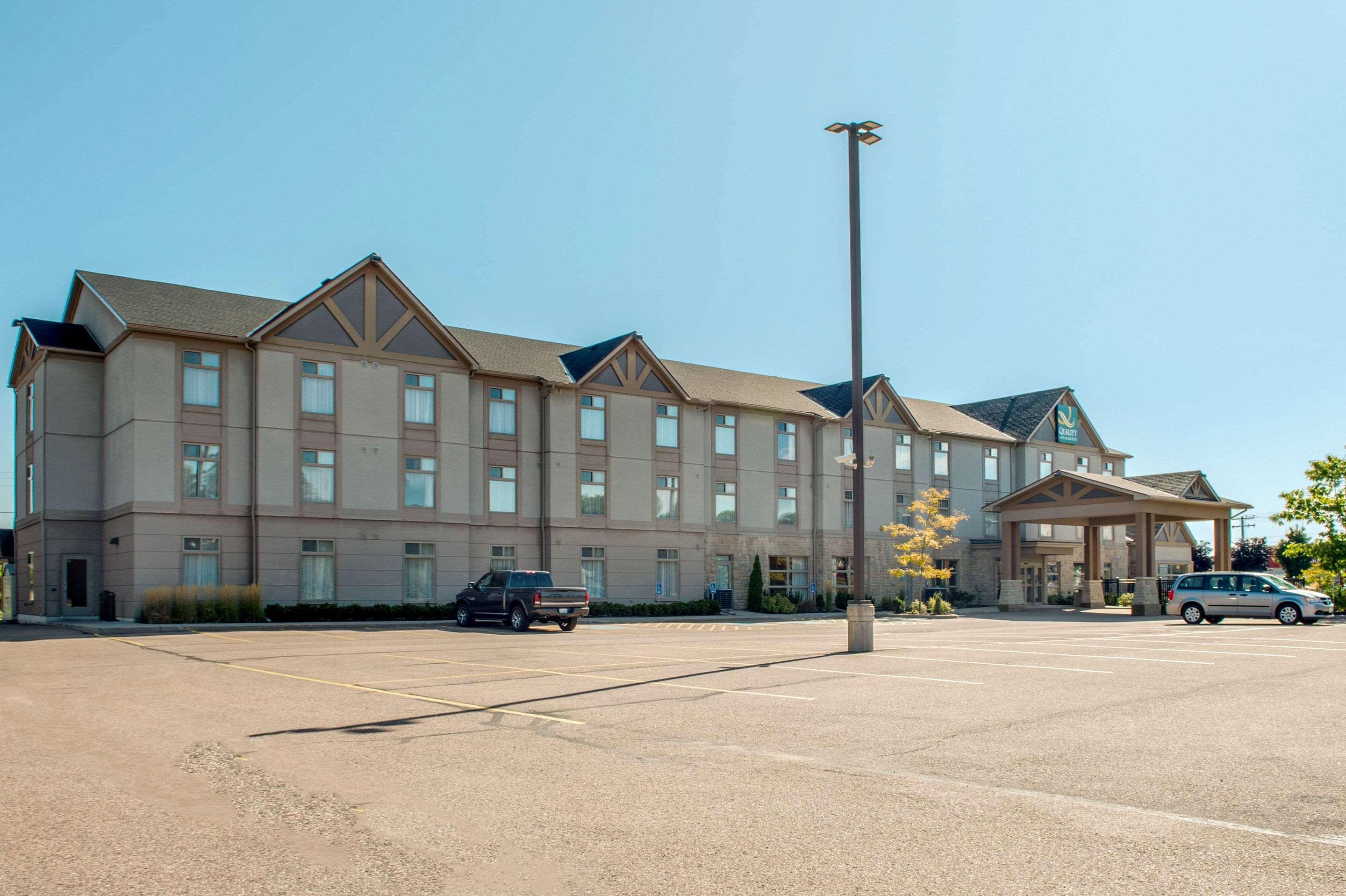 Quality Inn & Suites Petawawa Exterior foto