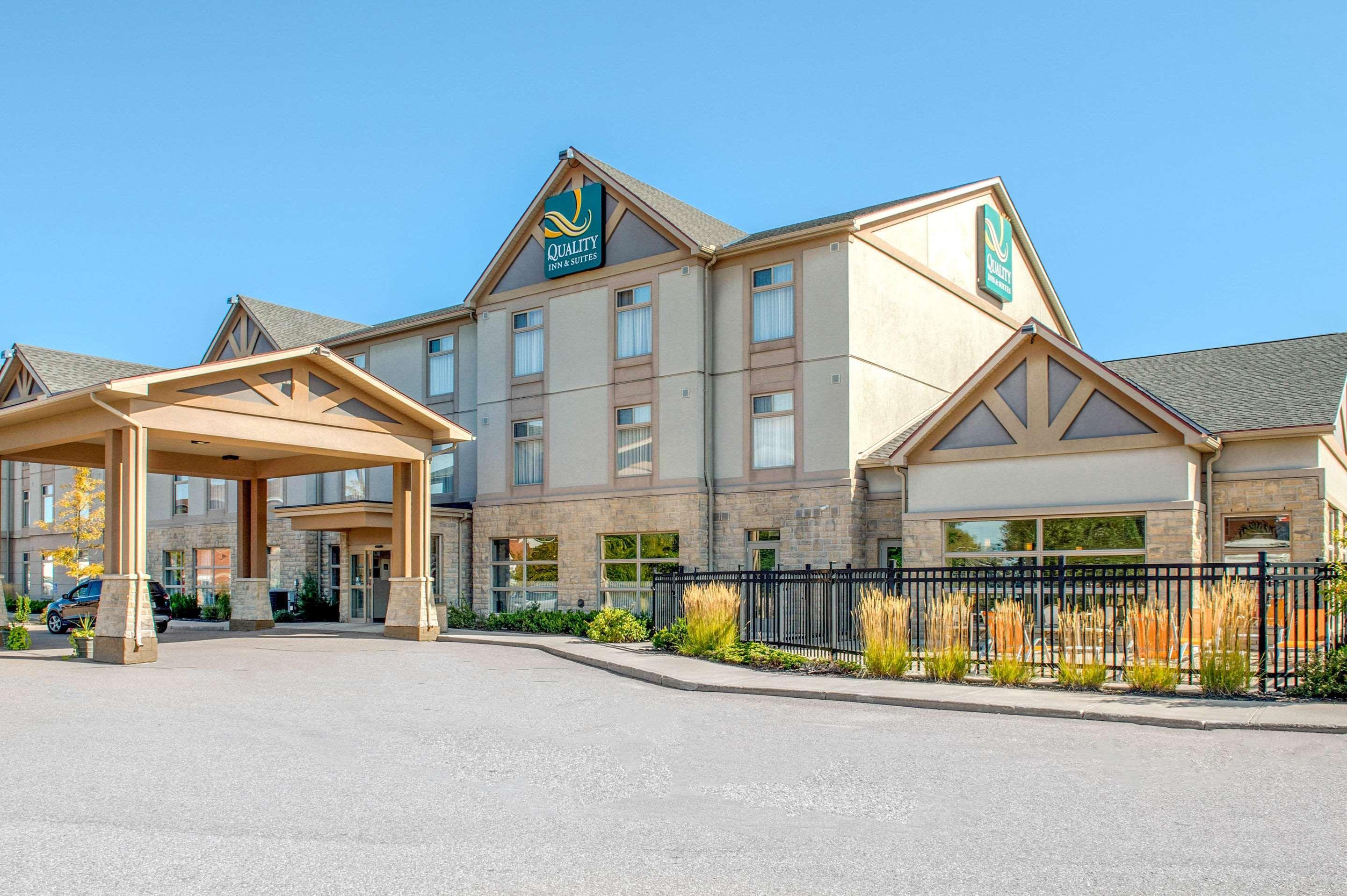 Quality Inn & Suites Petawawa Exterior foto