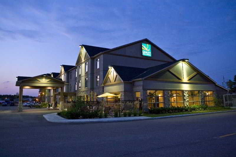 Quality Inn & Suites Petawawa Exterior foto